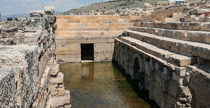 Pamukkale'deki 'cehennem kapısı' ziyarete açılıyor