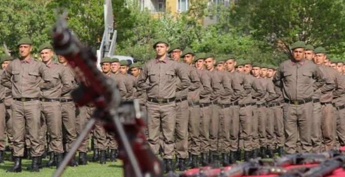 Bakan Akar açıkladı: Askerlikte düzenleme