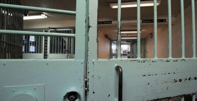 'Yok artık' dedirten olay! Mahkumlar tavandan kaçtı