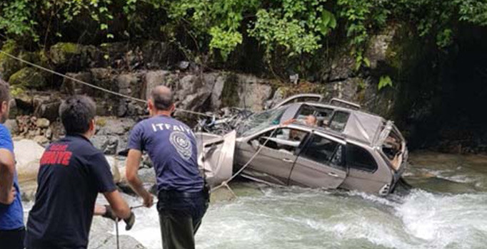 Rize'de feci kaza: Cipin içinden fırladı!