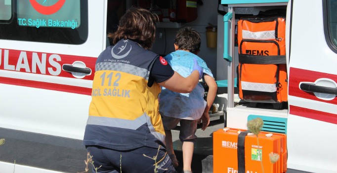 Cenaze dönüşü otomobil menfeze uçtu: 5 yaralı