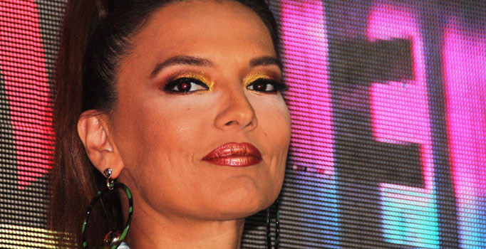 Ünlü sanatçı Demet Akalın ateş püskürdü