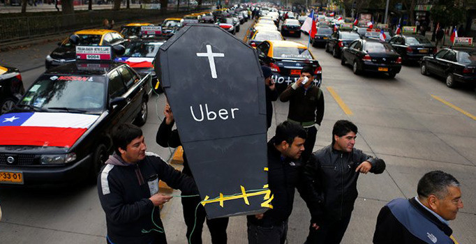 İspanyalı taksiciler Uber protestolarına devam ediyor