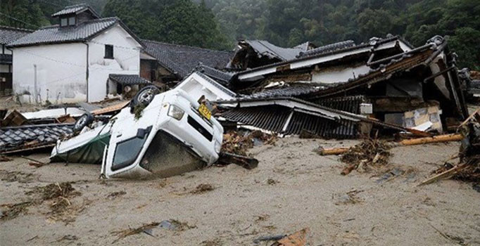 Japonya'da sıcaklık  ve felaketler bir ayda 300'ü aşkın can aldı