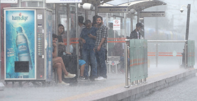 İstanbul'a son dakika sağanak uyarısı: Bu saatlere dikkat