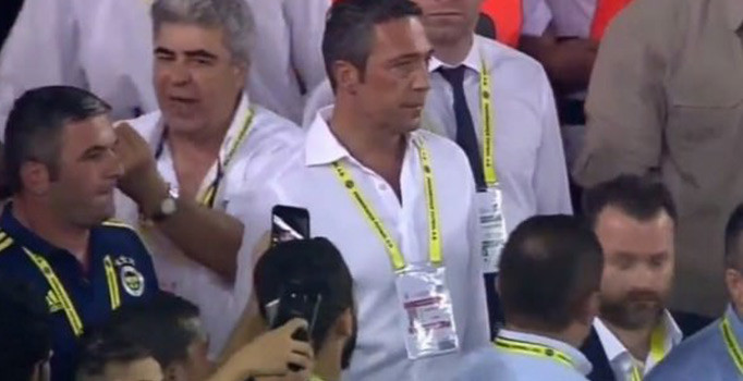 Ali Koç'tan sürpriz karar! Maçı tribünden izledi