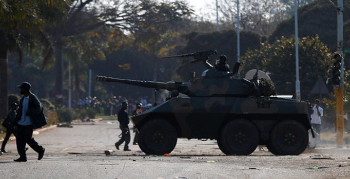 Zimbabve'de seçimlerden sonra ortalık karıştı! Asker sokağa indi