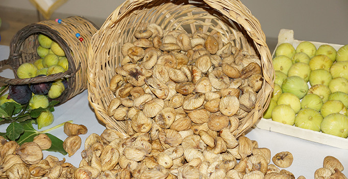 Aydın'da sezonun ilk kuru inciri kilogramı 80 liradan satıldı