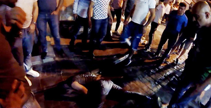 Taksim’de dehşet: Uyuşturucu krizi geçirdi