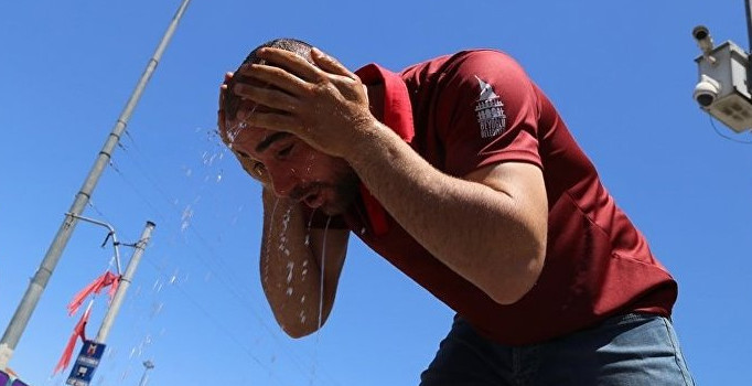 Sıcaklıklar arttı, vatandaşlar parklarda serinlemeye çalıştı