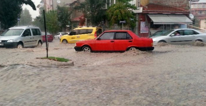 Kütahya'da sağanak ve sel