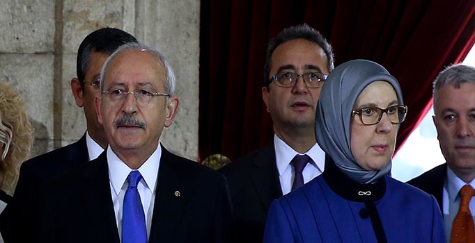 Anıtkabir'de 23 Nisan töreni: Aile Bakanı Sema Ramazanoğlu, Kılıçdaroğlu'nun yüzüne bile bakmadı