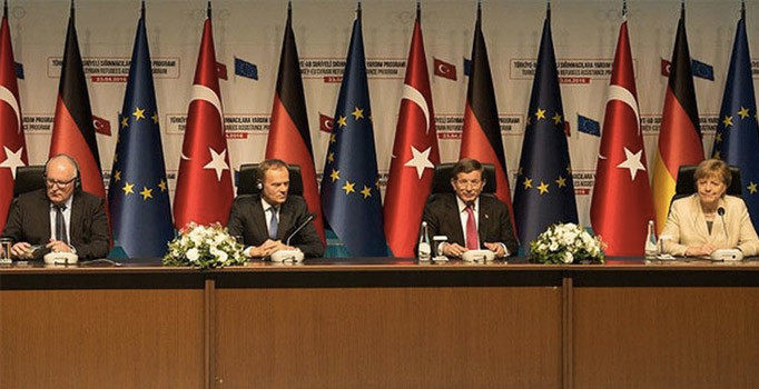 Davutoğlu: Geri kabul anlaşması ancak vize muafiyetiyle uygulanır