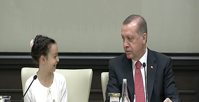 Erdoğan, Beştepe'de çocukları kabul etti