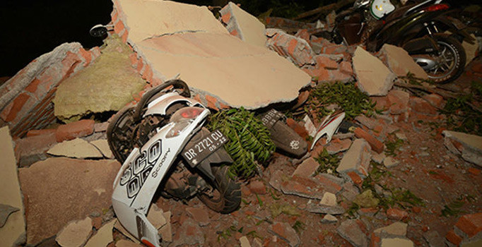 Endonezya'yı deprem vurdu: Ölü sayısı artıyor