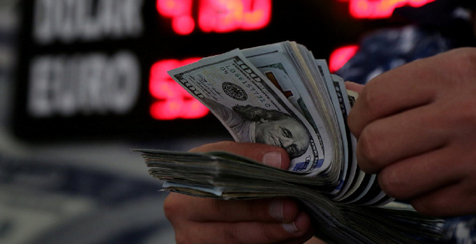 Döviz büroları Türk Lirası yetiştirmekte zorlanıyor