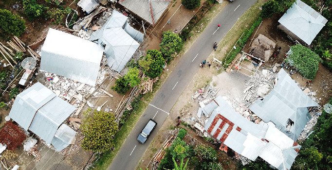 Endonezya’daki deprem felaketinde ölü sayısı 387'ye yükseldi