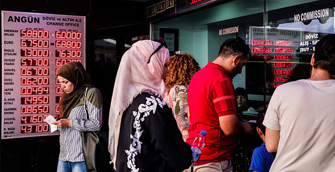 Tahtakale'de döviz hareketliliği