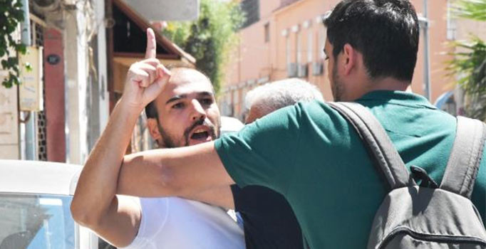 Rahip Brunson'ın eşi, pazar ayini için Diriliş Kilisesi'nde