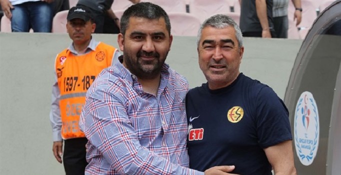 Eskişehirspor'a mağlup olan Mersin İY'de Ümit Özat sezon sonu görevini bırakacak