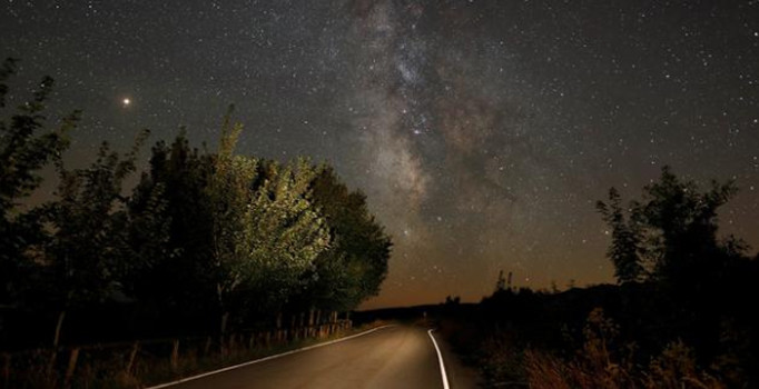 Dünyaya gece boyunca meteor yağdı