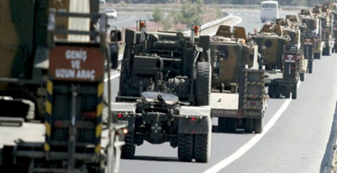 Gaziantep'ten, Suriye sınırındaki Kilis'e askeri sevkiyat