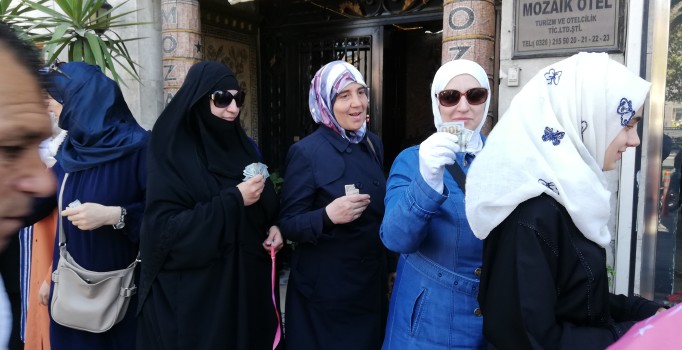 Hatay’da Suriyeliler de döviz bürolarına akın etti