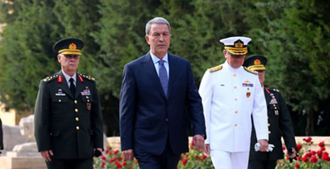 Yunan mevkidaşından Bakan Akar'a davet