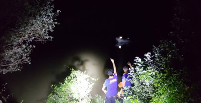 Sakarya Nehri’ne düşen genç suda kayboldu