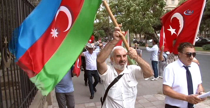 Azerbaycan’da ABD’nin Türkiye’ye yönelik yaptırımları protesto edildi