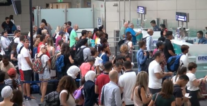 Atatürk Havalimanı'nda yolcu rekoru kırıldı