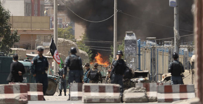 Taliban, bayram sabahı terör saldırısı düzenledi