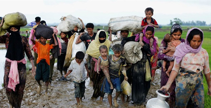 Bangladeş Arakanlı mültecilerin geri dönüş planını askıya aldı