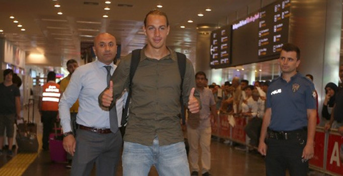 Fenerbahçe'nin yeni transferi Frey İstanbul'a geldi