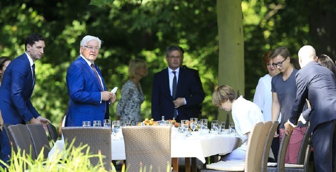 Almanya Cumhurbaşkanı: Göçmenlere şüpheli bakış utanç verici