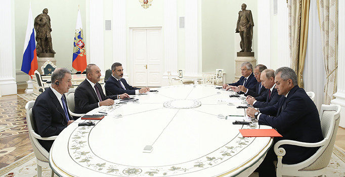 Trump'a itiyor Putin çekiyor