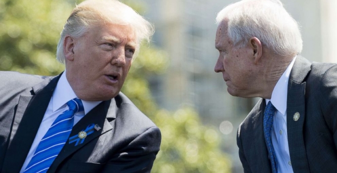 Trump, azil korkusuyla kendi seçtiği bakanı hedef aldı