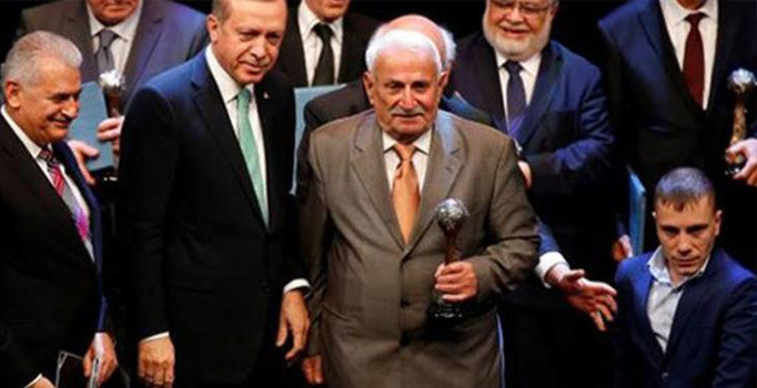 Rizeli sevilen türkücü gözyaşlarıyla uğurlandı