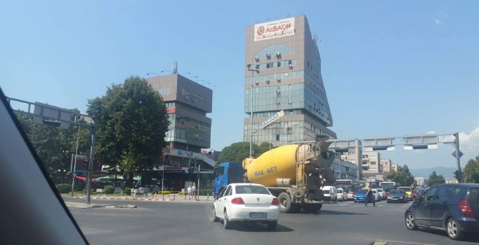 Üsküp’te 'Zaman' tabelası indirildi