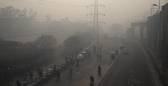 İran'da okullar hava kirliliği nedeniyle tatil edildi