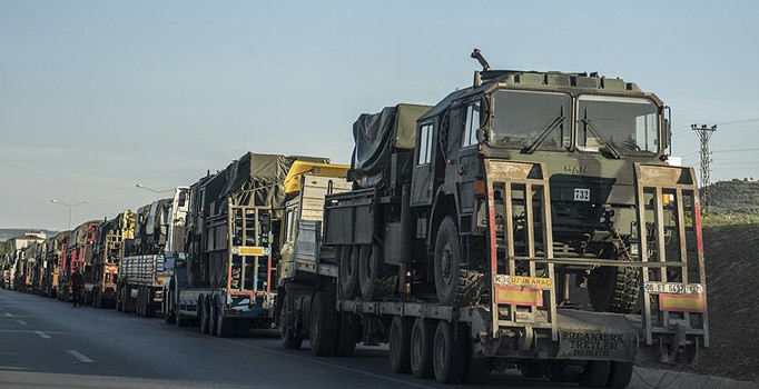 Füze bataryalarının da bulunduğu 13 tırlık askeri konvoy Kilis'e gitti