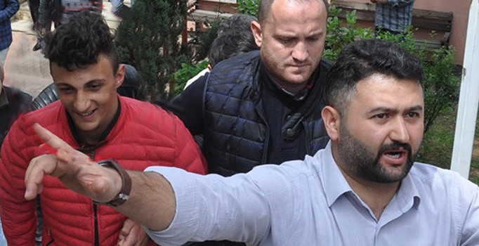 Trabzonspor-Fenerbahçe maçında hakeme saldıran taraftar kahraman gibi karşılandı