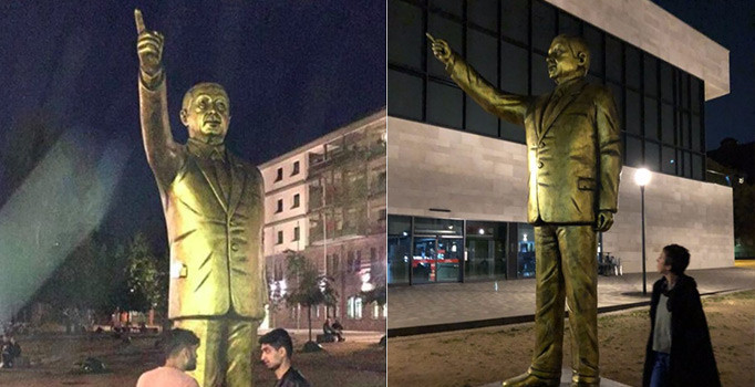 Almanya'da bir garip Erdoğan heykeli