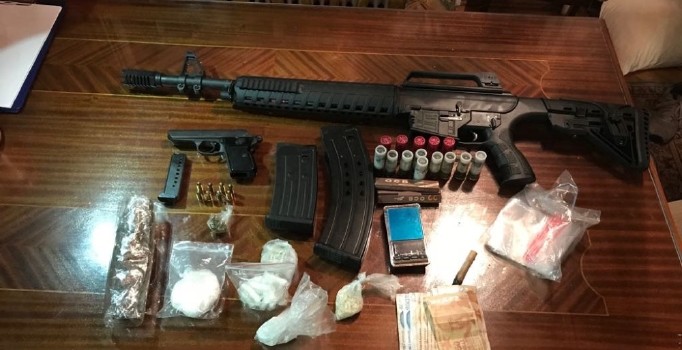 (Özel) İstanbul’da narkotik operasyonunda “sosyete torbacısı” kıskıvrak yakalandı