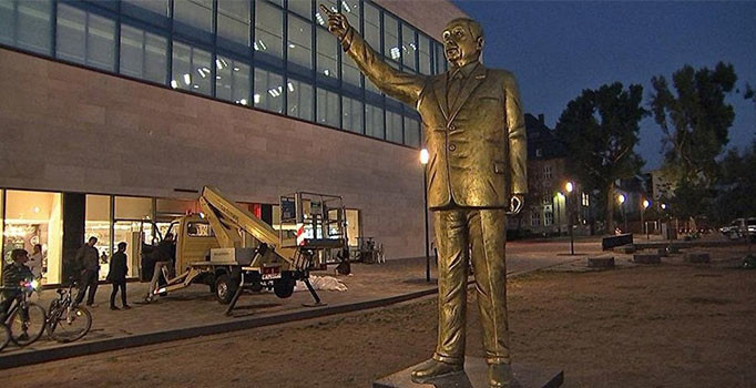 Almanya'da tepki çeken Erdoğan heykeli kaldırıldı