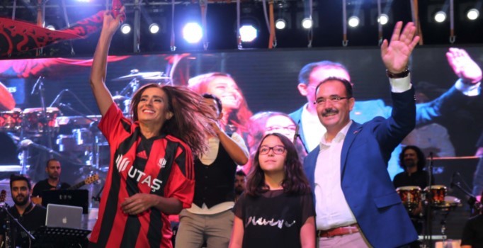 Uşak'tan bir yıldız geçti