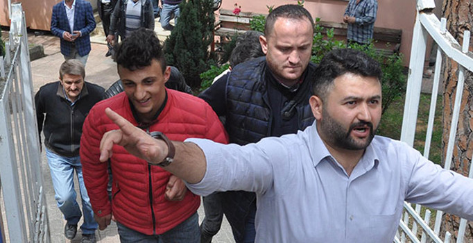 Trabzonspor - Fenerbahçe maçı sonrası gözaltına alınan iki zanlı adliyeye sevkedildi