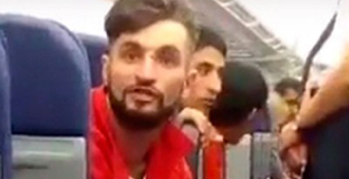 Sarhoş yolcu, uçağı patlatmakla tehdit etti