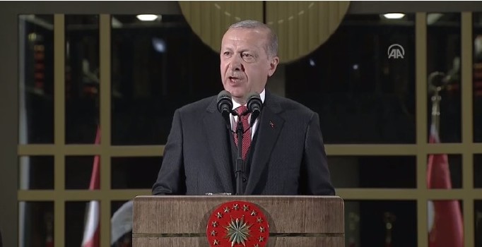 Erdoğan: 3-5 milyar dolarla Türkiye'yi krize soruyorlardı