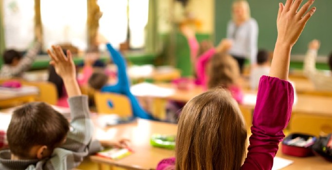 Alman okullarında hortlayan ırkçılık öğretmenleri çerasiz bıraktı